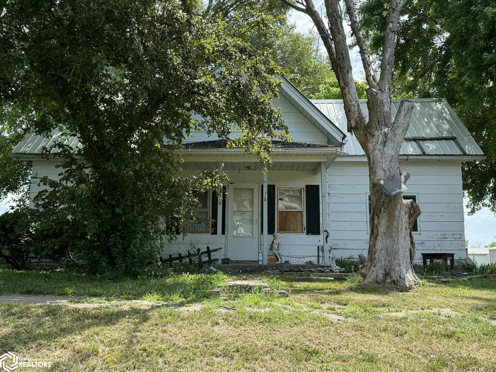 Property Photo:  310 S Church Street  IA 52640