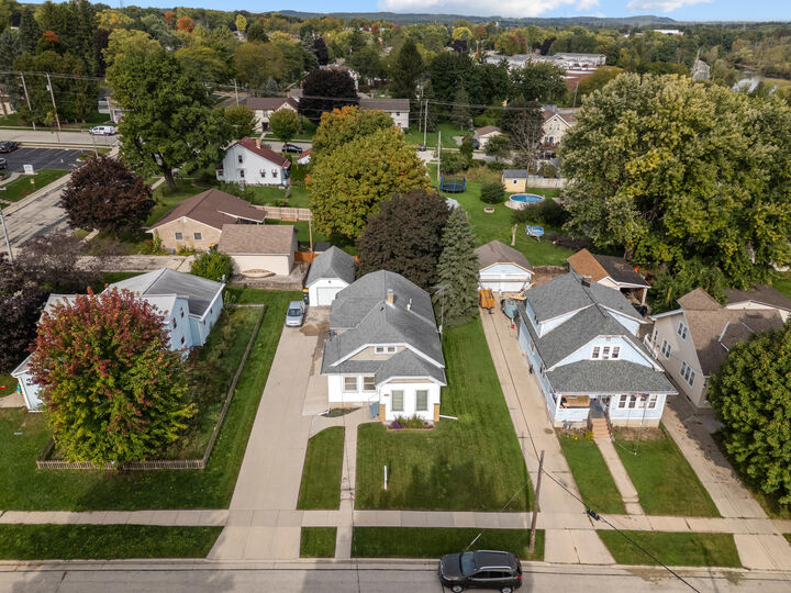 Property Photo:  1708 Monroe St 1710  WI 53090 