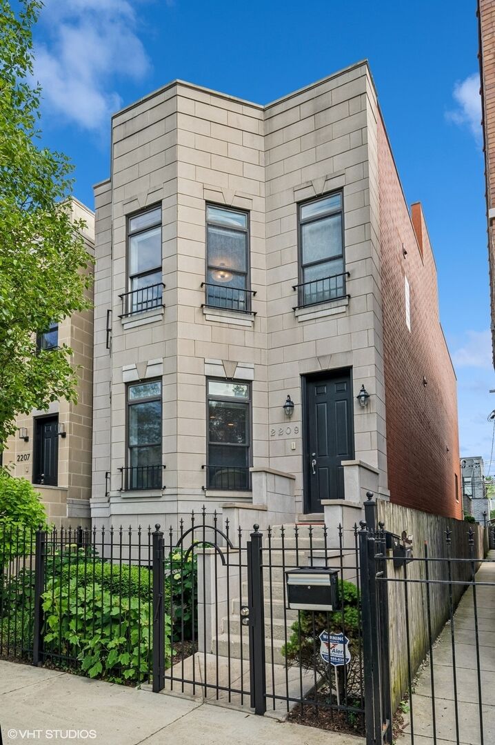2209 W Erie Street  Chicago IL 60612 photo