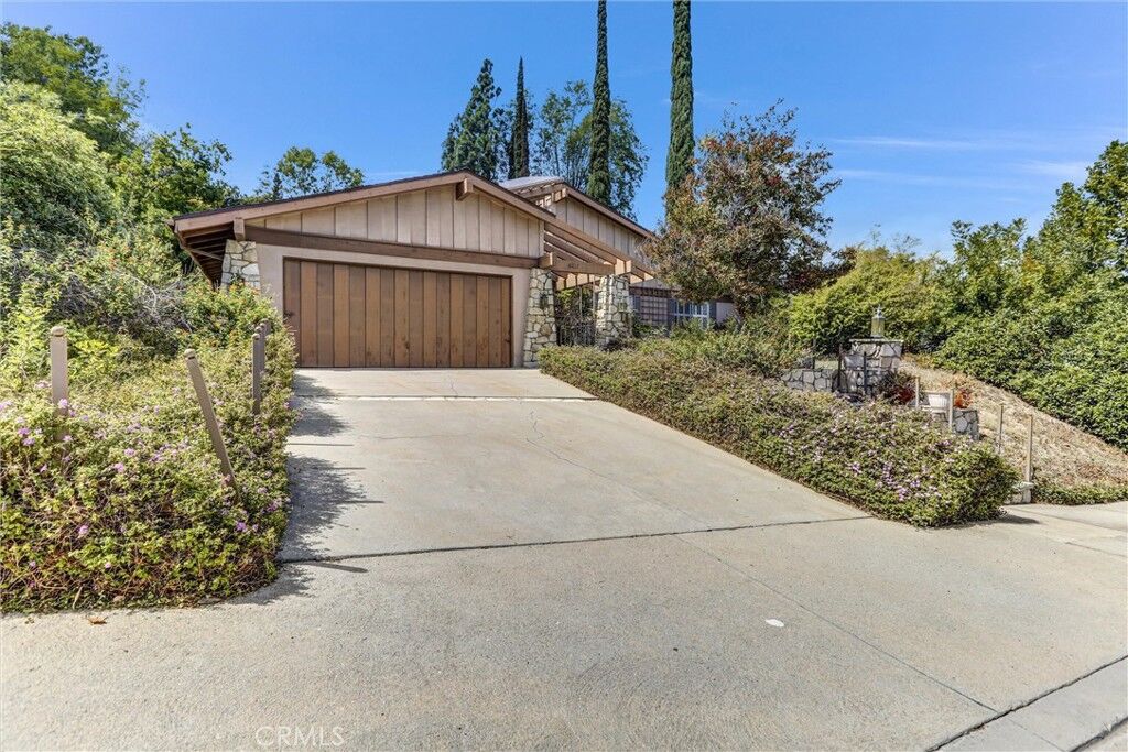 Property Photo: 4817 Hermano Drive CA 91356