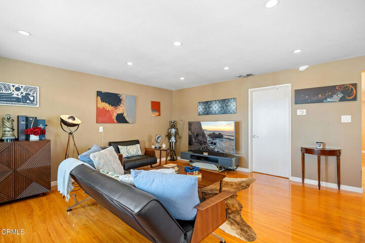 Property Photo:  10642 Samoa Avenue  CA 91042 