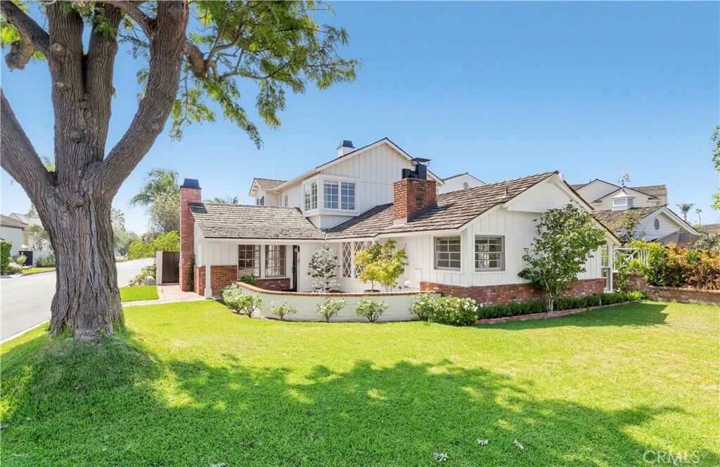 Property Photo:  2562 Vista Drive  CA 92663 