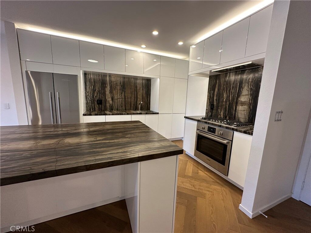 Property Photo:  330 N Jackson Street 313  CA 91206 