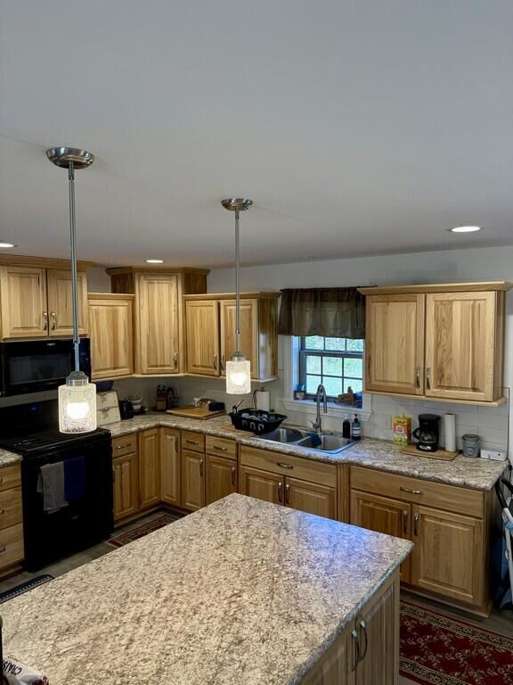 Property Photo:  21 Pioneer Way  ME 04408 