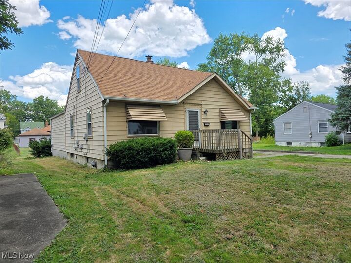 Property Photo:  1928 Medford Avenue  OH 44514 
