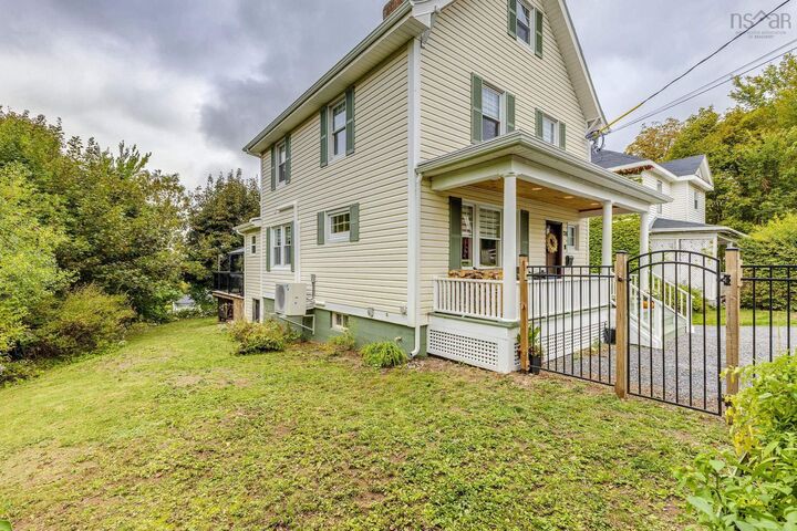 Property Photo:  126 Hillcrest Avenue  NS B2H 3T6 