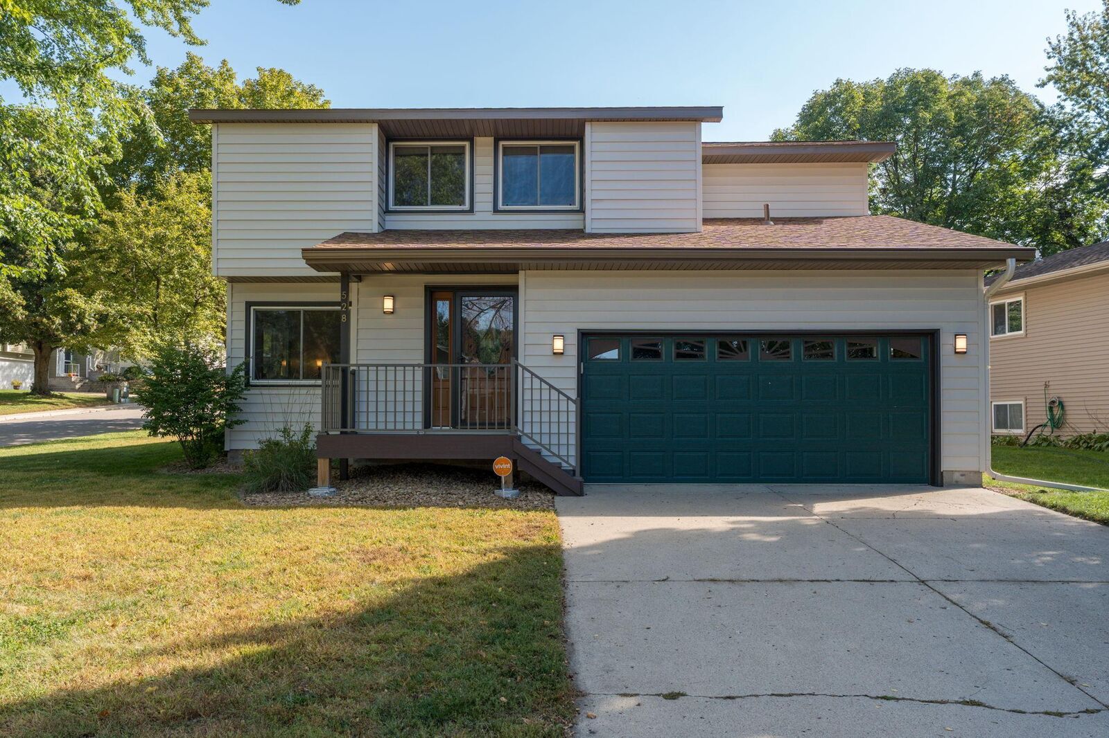 Property Photo:  528 Linda Drive  MN 56024 