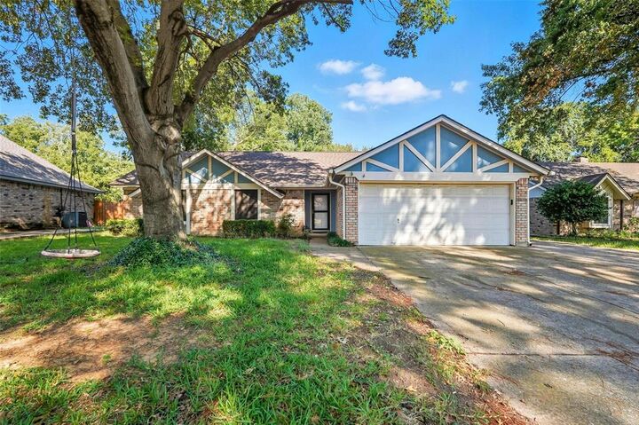 Property Photo: 3422 Dovecreek Drive TX 76016