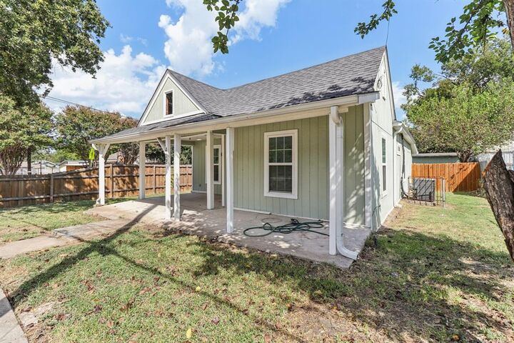 Property Photo: 418 Lansing Street TX 75203