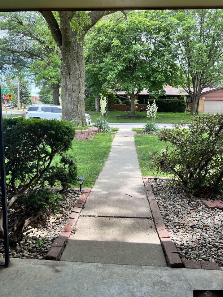 Property Photo:  1401 S 58 Street  NE 68506 