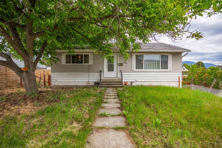 1358 Cherry Crescent E  Kelowna BC V1Y 3Y1 photo