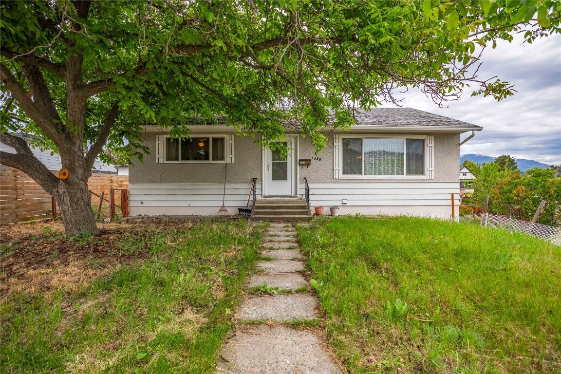 Property Photo:  1358 Cherry Crescent E  BC V1Y 3Y1 