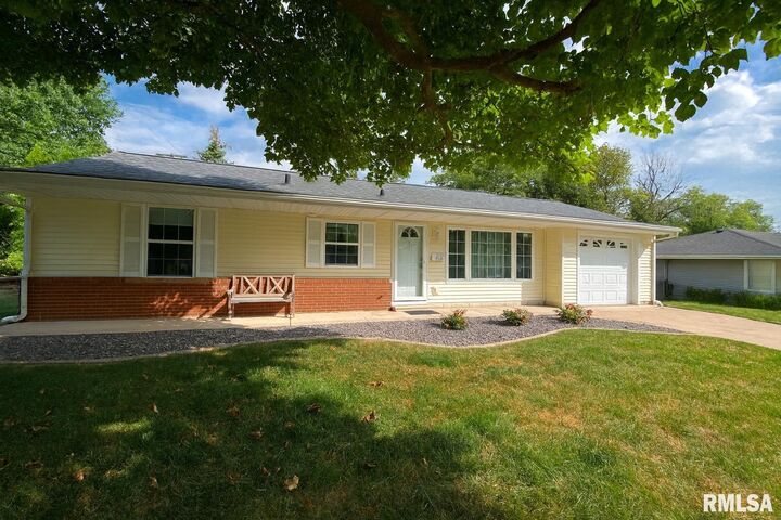 Property Photo:  321 W Knoll Crest Drive  IL 61614 