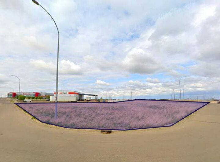 Property Photo: 2650 Box Springs Close NW AB T1C 0C8