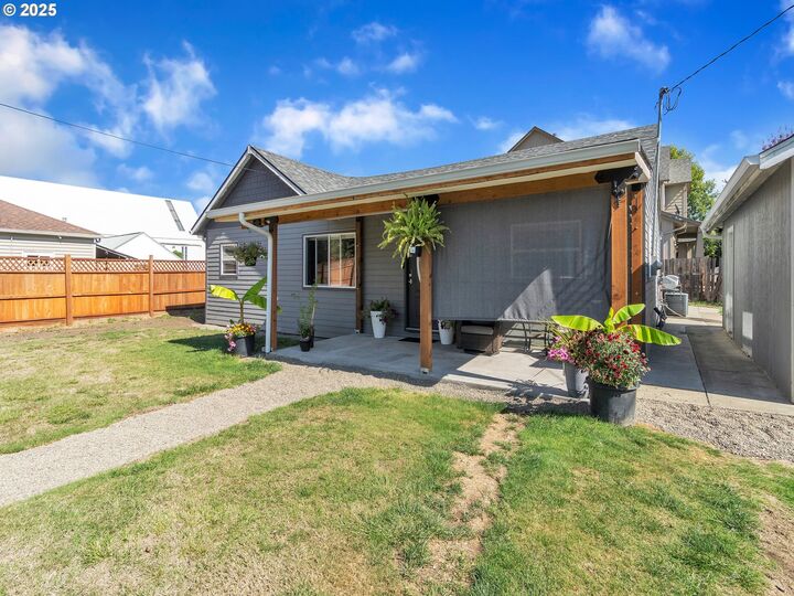 Property Photo:  4201 Wadsworth Ln  OR 97317 