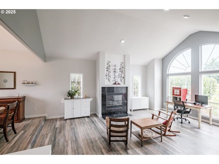 Property Photo: 797 Laguna Dr NE OR 97303