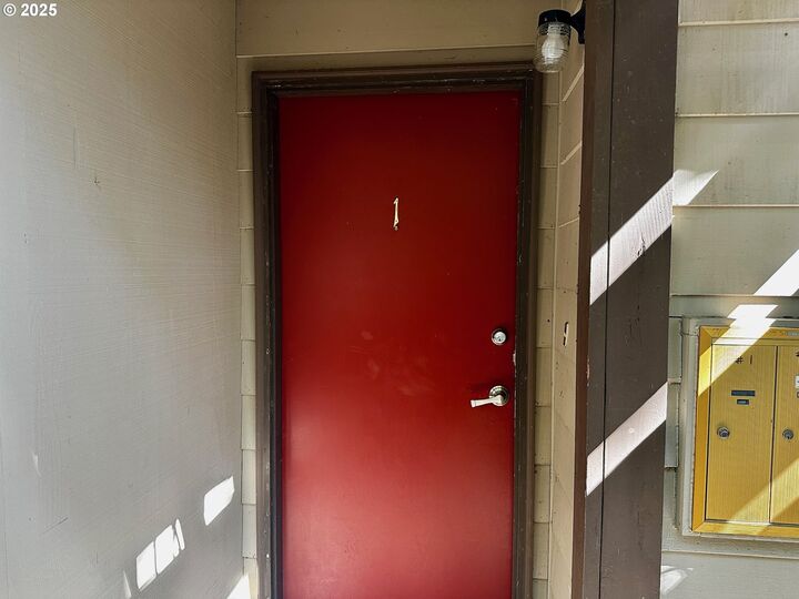 Property Photo:  405 Madrona Ave  OR 97302 