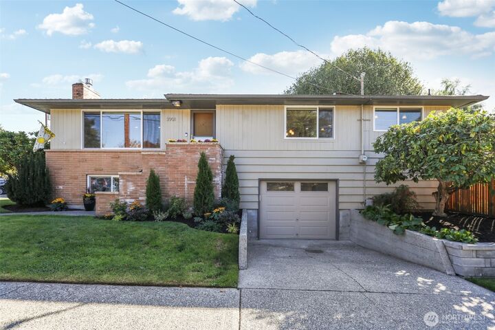 Property Photo:  3901 SW Hanford Street  WA 98116 