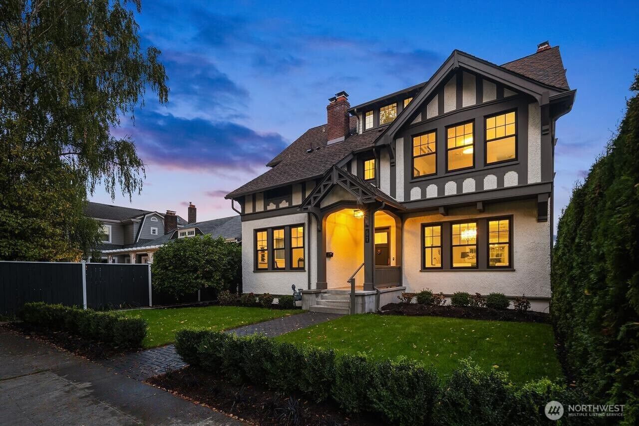 Property Photo:  740  22nd Avenue E  WA 98112 