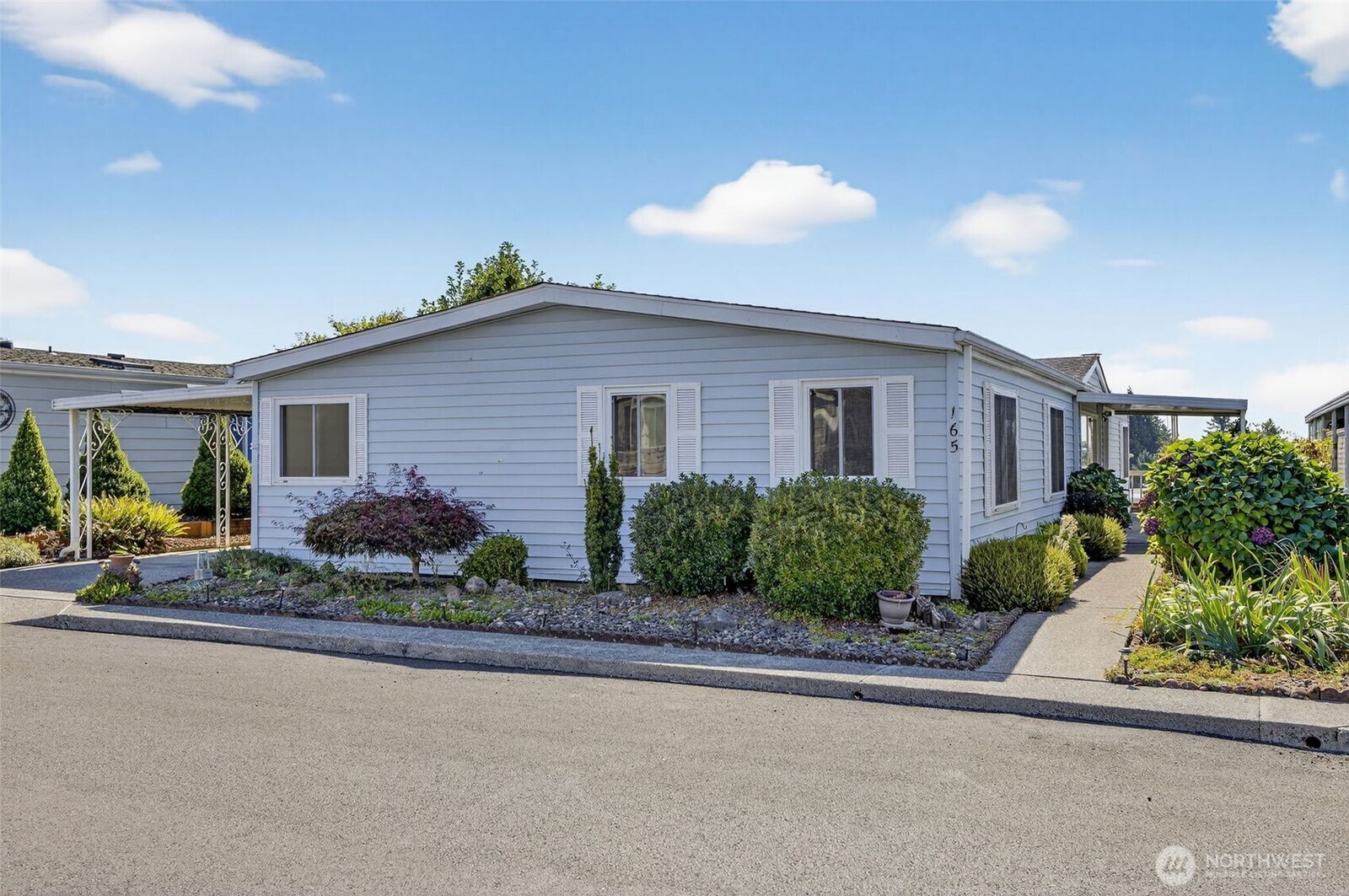 Property Photo: 17401 SE 39th Street 165 WA 98683