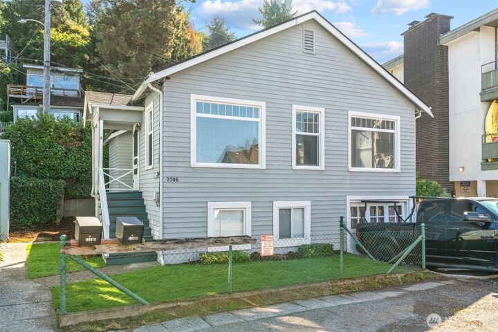 Property Photo:  2306  Bonair Place SW  WA 98116 