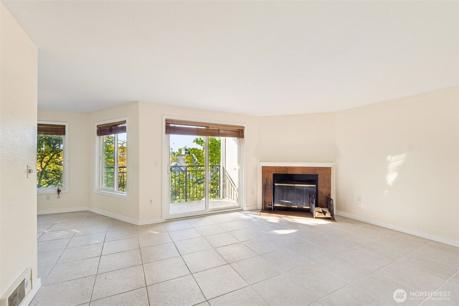 Property Photo:  12724 NE 144th Street E202  WA 98034 