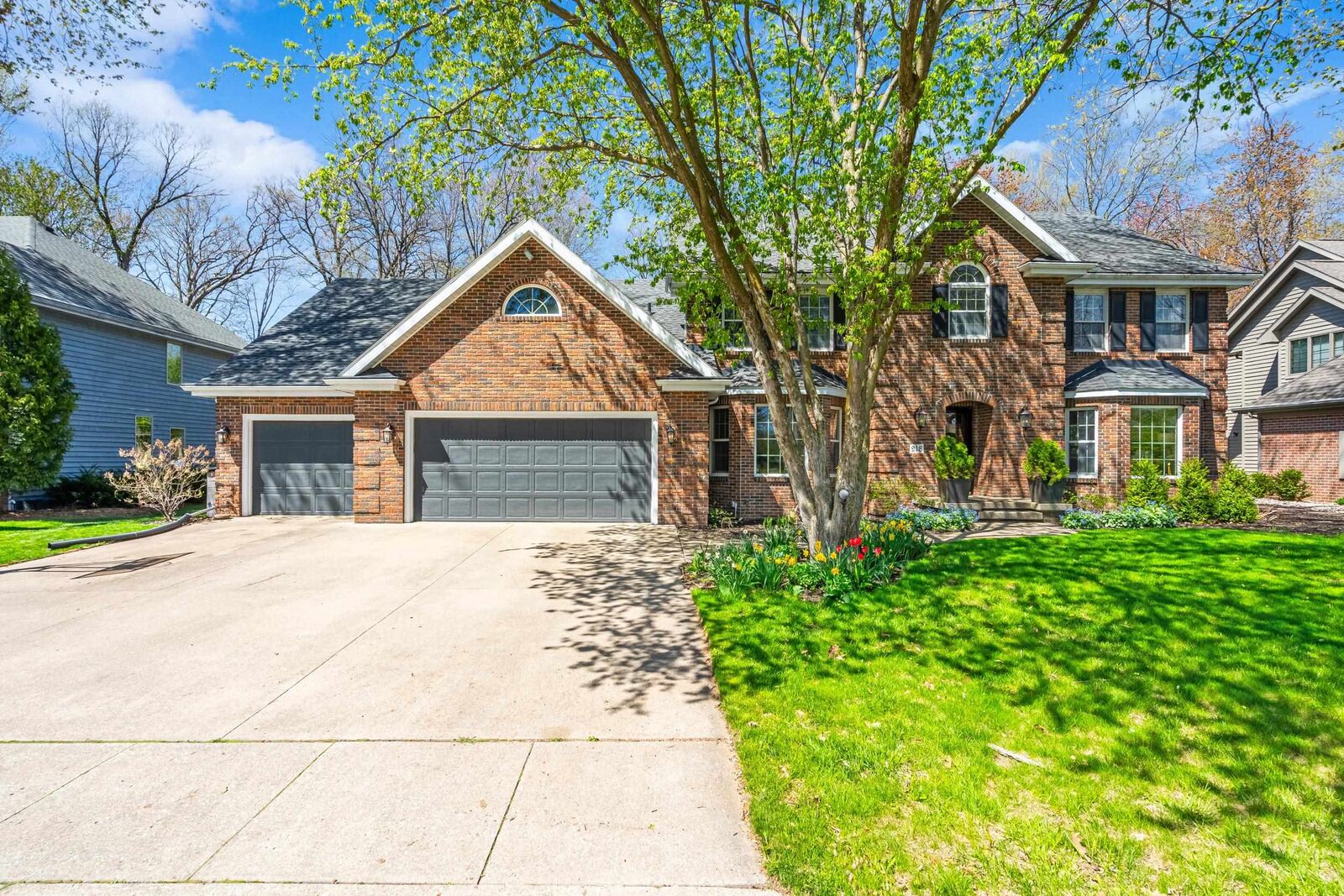 Property Photo:  918 E Kramer Lane  WI 54915 