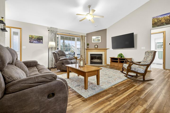 Property Photo:  102 Hidden Ridges Way  WI 54113-1336 