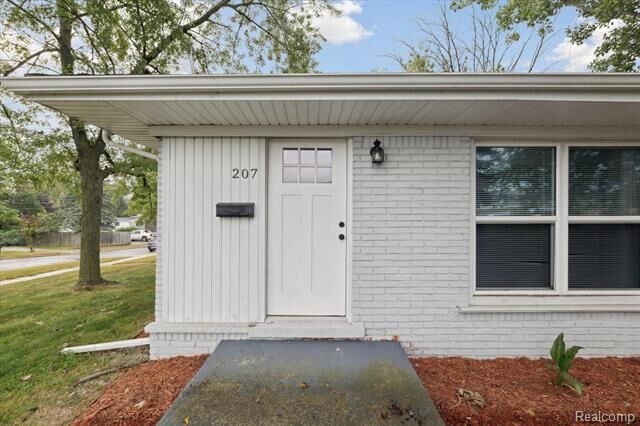 Property Photo:  207 W Tienken Road  MI 48306