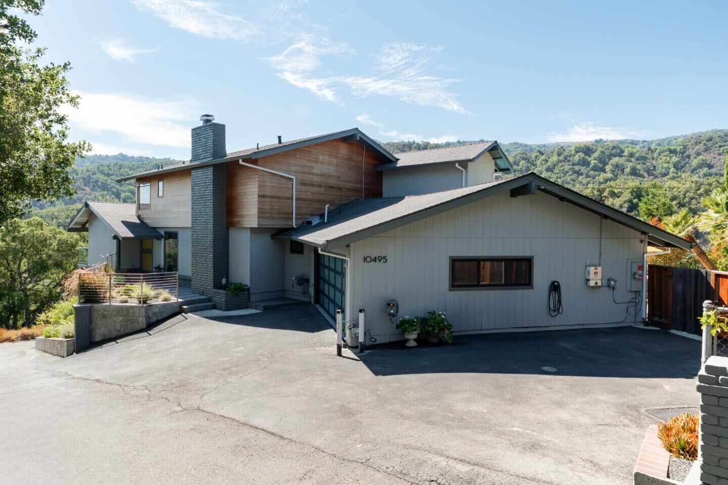 Property Photo:  10495 Albertsworth Lane  CA 94024 