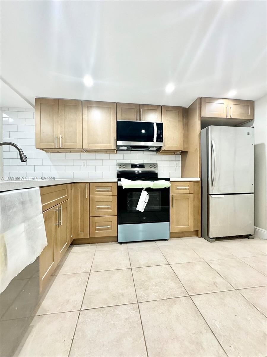 Property Photo: 8500 SW 109th Ave 6-230 FL 33173
