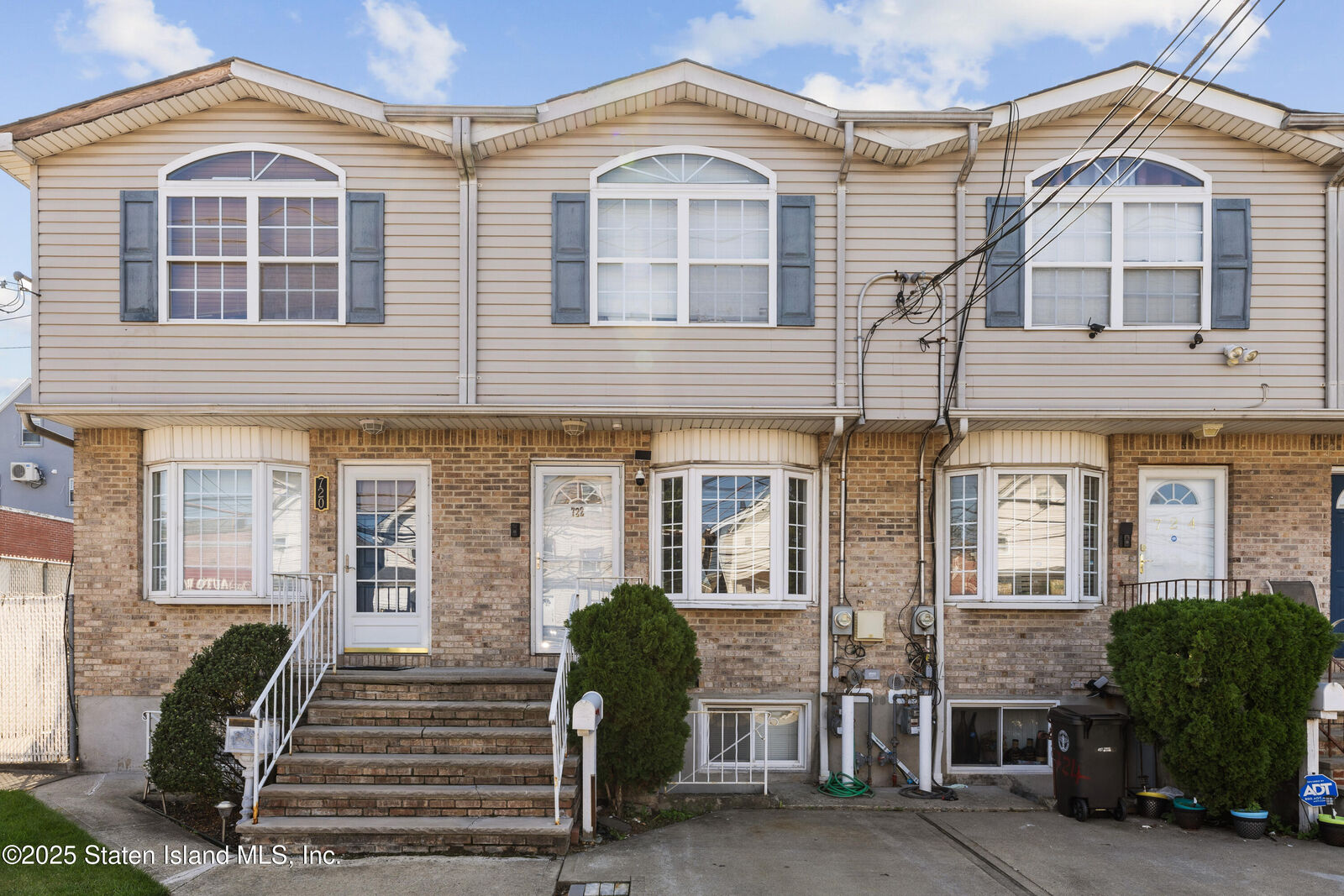 Property Photo:  722 Post Avenue  NY 10310 