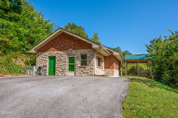 Property Photo: 828 Crest View Drive TN 37738