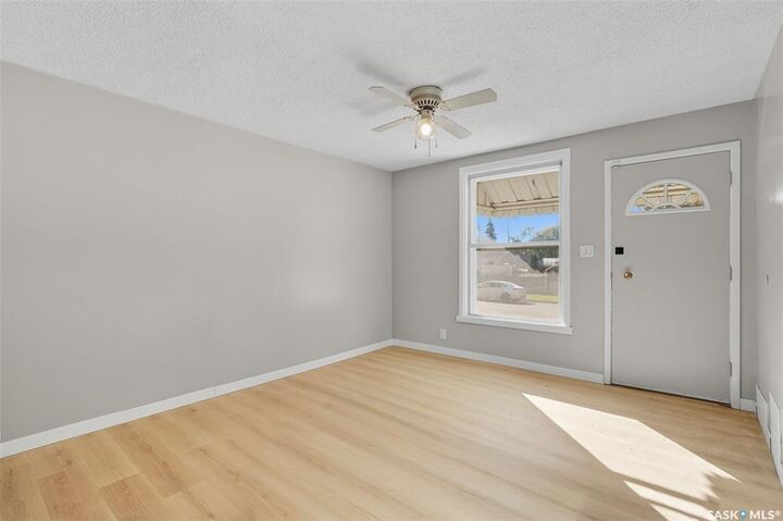 Property Photo: 517 Isabella Street W SK S7M 0E3