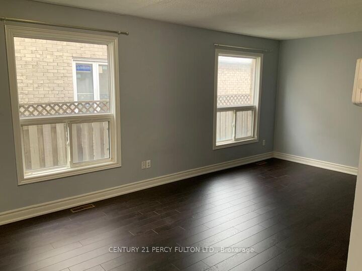 Photo de la propriété:  41 Rosseter Road Main  ON L3S 2N1 