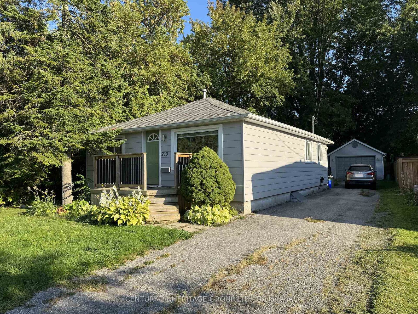 Property Photo:  213 Pleasant Boulevard  ON L4P 2S7 