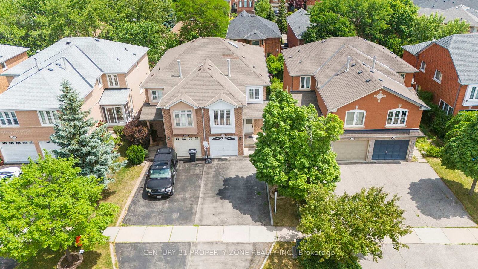 Property Photo:  5469 Palmerstone Crescent Upper  ON L5M 5Z8 