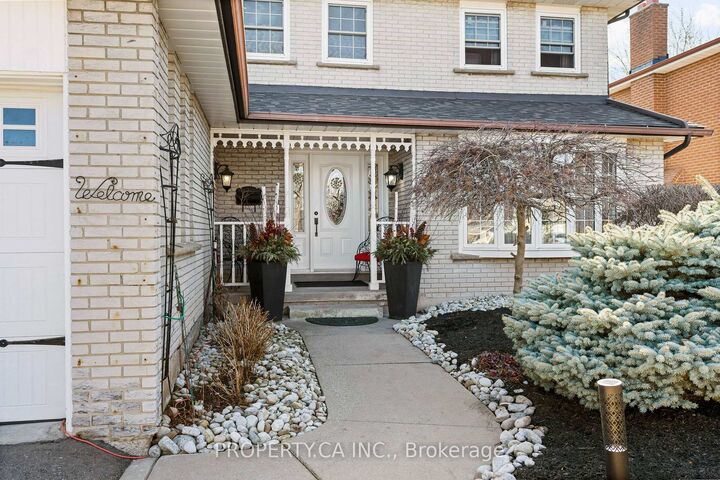 Property Photo:  2536 Birch Crescent  ON L5J 4H1 