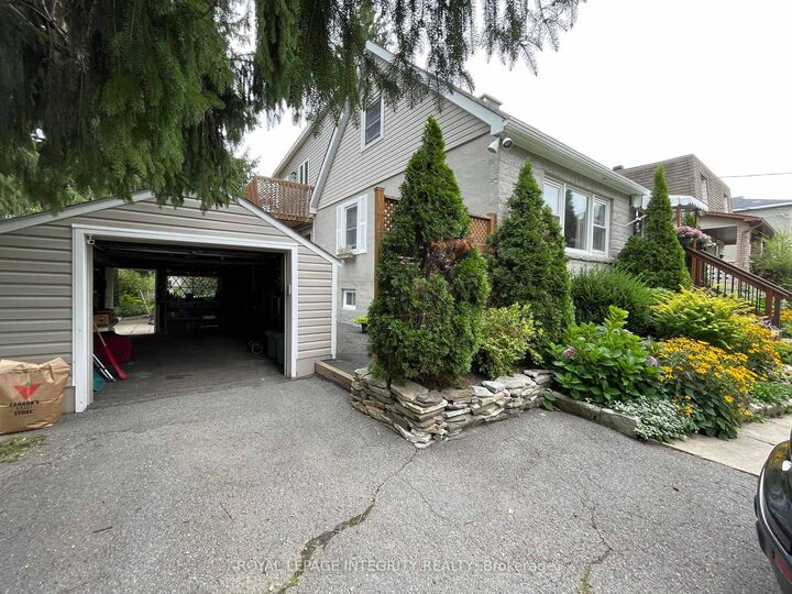 Property Photo: 465 Guy Street ON K1K 1C1