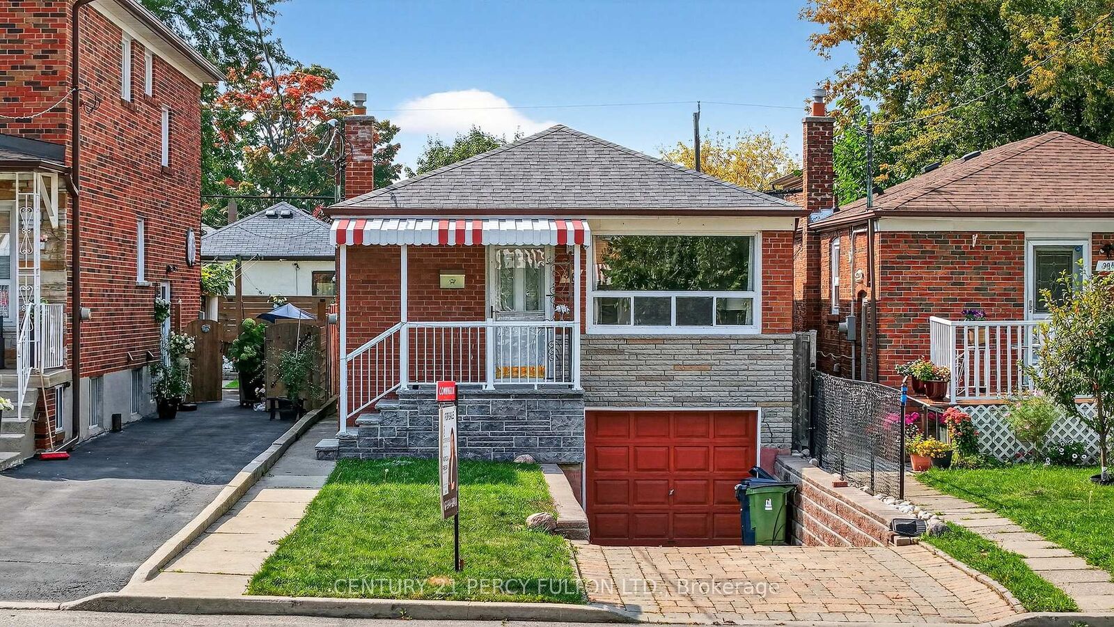 Photo de la propriété:  98 Granger Avenue  ON M1K 3L3 