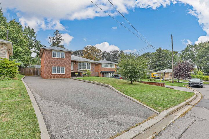 Property Photo:  53 Caronport Crescent  ON M3A 1H2 