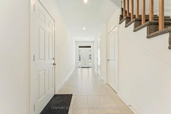Property Photo:  254 Finsbury Avenue  ON K2S 2Y2 