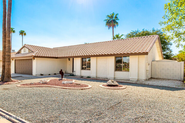 Property Photo: 1634 N Pennington Drive AZ 85224