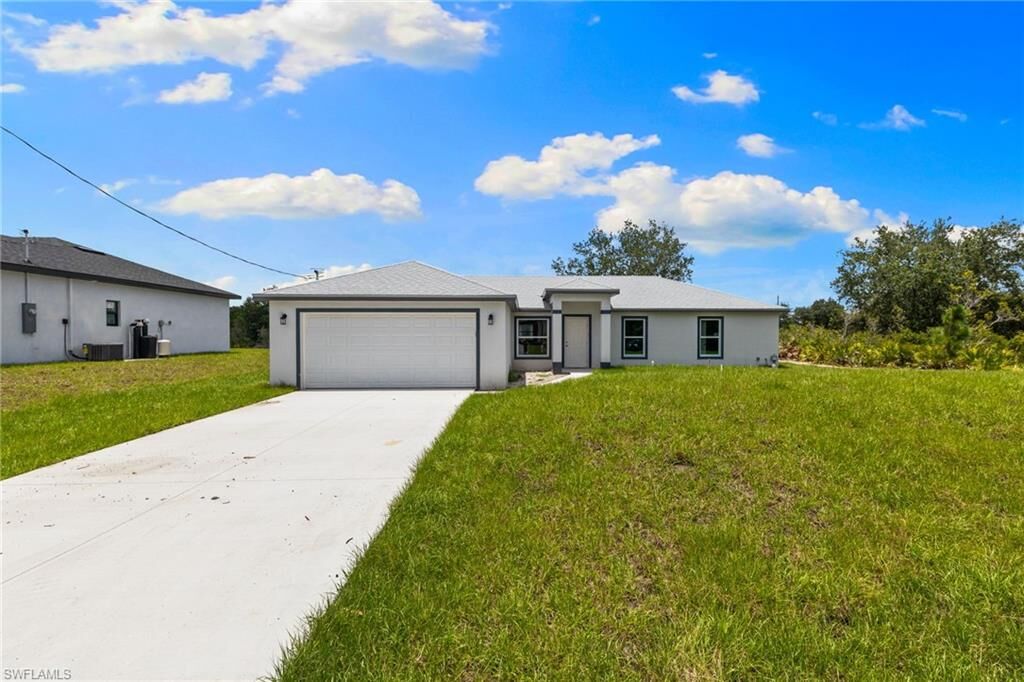 Property Photo: 318 Lamella Ave FL 33974