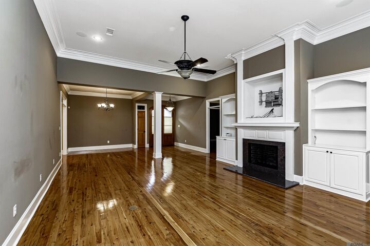 Property Photo:  8601 Foxfield Dr  LA 70809 