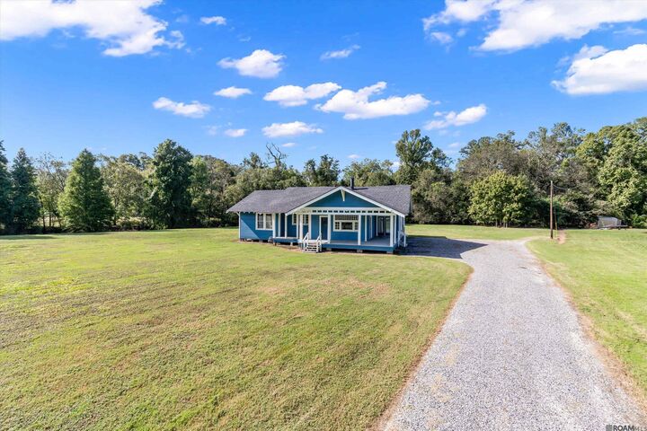 Property Photo: 980 Etta Dr LA 70776