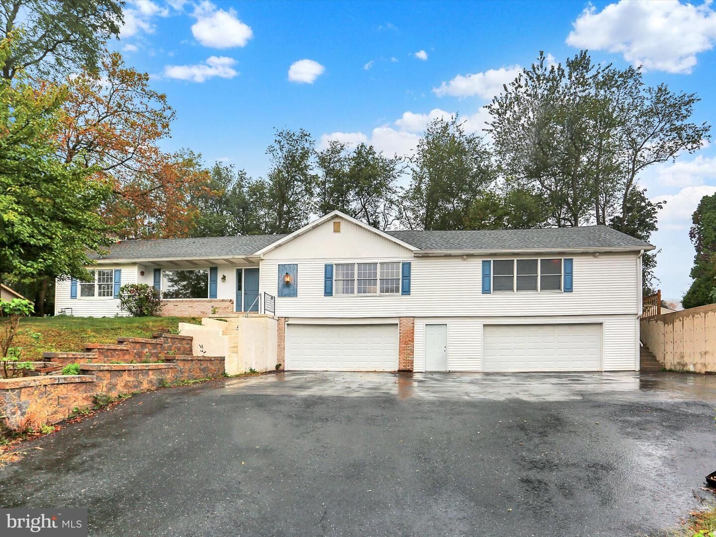 Property Photo:  317 Hillcrest Drive  PA 17070 