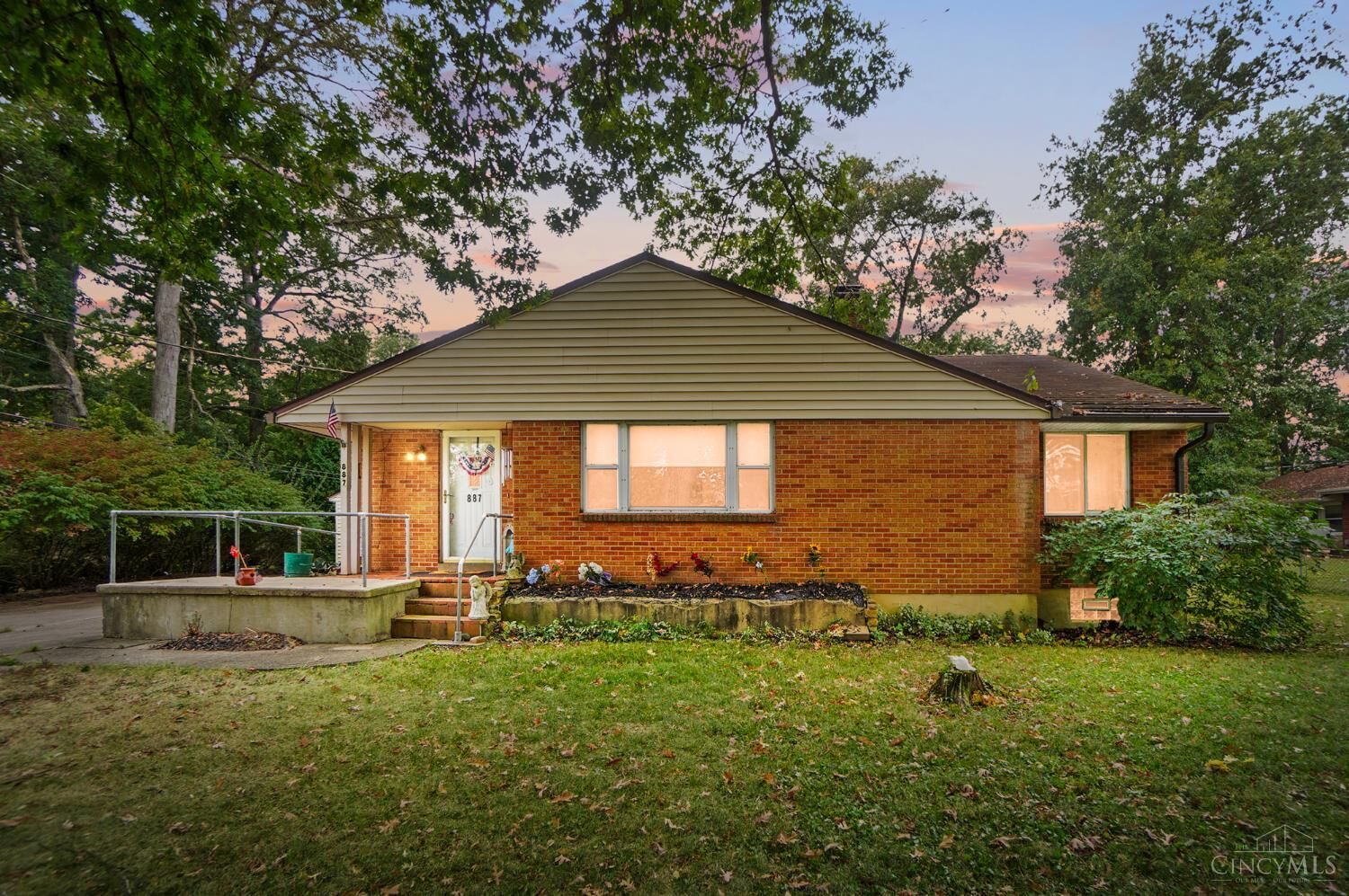 Property Photo:  887 Shady Lane  OH 45434 