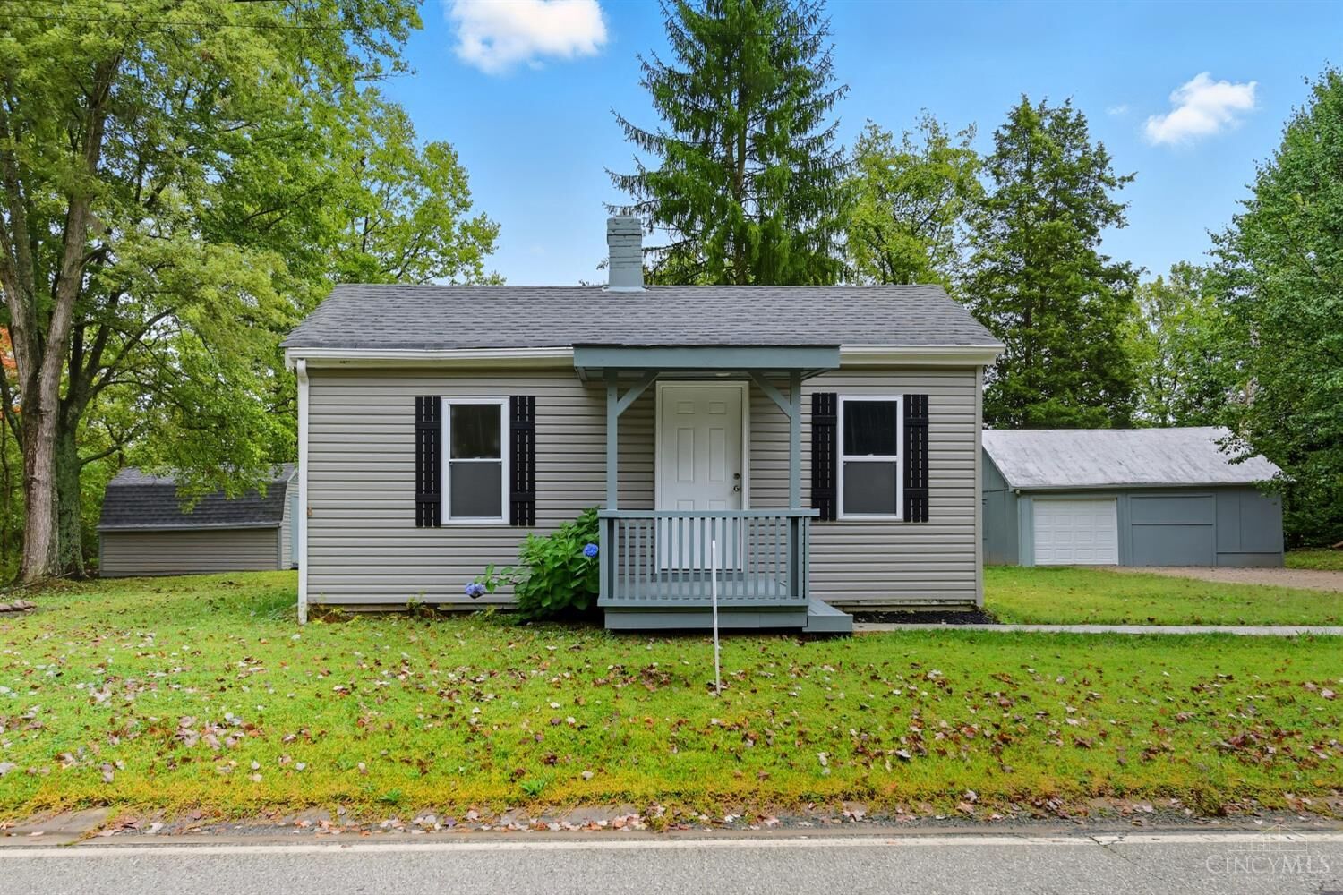 Property Photo: 422 Amelia Olive Branch Road OH 45102