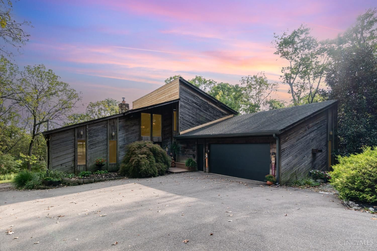 Property Photo:  2092 Southacres Drive  OH 45233 
